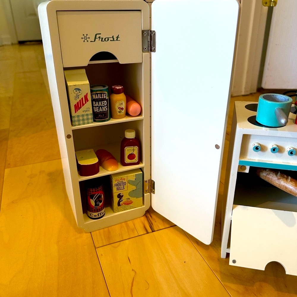 Maileg Vintage Wooden Food Grocery Set - Red, Pink, and Blue - Picture 2 of 3